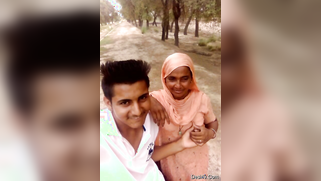 Boy and Desi MILF smile on camera thinking about upcoming porn video | XXX Video on AllSex.XXX