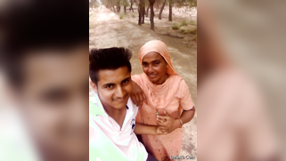 Boy and Desi MILF smile on camera thinking about upcoming porn video | XXX Video on AllSex.XXX