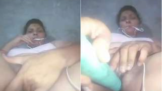 Sex toy and porn fingering help the Desi woman receive pleasure | XXX Video on AllSex.XXX