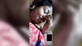 Hubby is away and Desi wife decides to gladden him with the porn video call