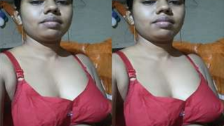 Desi girl puts on earphones to hear guy's porn requests better