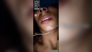 Inventive Desi woman cheers self-isolated boyfriend up by some porn | XXX Video on AllSex.XXX