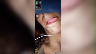 Inventive Desi woman cheers self-isolated boyfriend up by some porn | XXX Video on AllSex.XXX