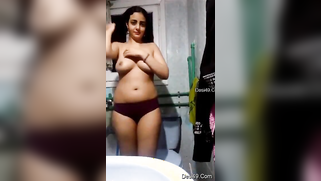 Curly Desi girl isn't a porn queen still she is beautiful and sexy