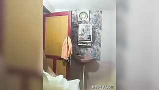 Tenant films voyeur porn video and the Desi landlady doesn't know it | XXX Video on AllSex.XXX