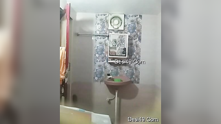 Tenant films voyeur porn video and the Desi landlady doesn't know it | XXX Video on AllSex.XXX