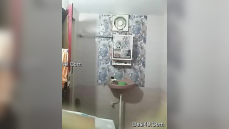 Tenant films voyeur porn video and the Desi landlady doesn't know it | XXX Video on AllSex.XXX