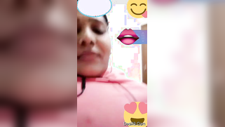 Pretty Desi woman lifts pink top to show boobs during the porn video call | XXX Video on AllSex.XXX