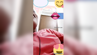 Pretty Desi woman lifts pink top to show boobs during the porn video call | XXX Video on AllSex.XXX