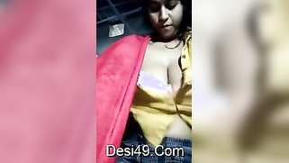 Spectators crave some porn and the pretty Desi lady flashes breasts | XXX Video on AllSex.XXX