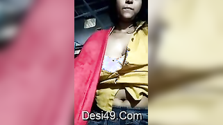 Spectators crave some porn and the pretty Desi lady flashes breasts | XXX Video on AllSex.XXX