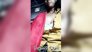 Spectators crave some porn and the pretty Desi lady flashes breasts | XXX Video on AllSex.XXX