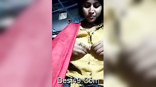 Spectators crave some porn and the pretty Desi lady flashes breasts | XXX Video on AllSex.XXX