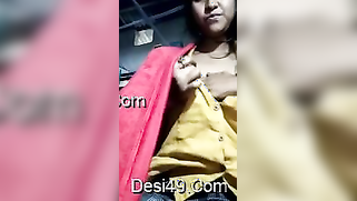 Spectators crave some porn and the pretty Desi lady flashes breasts | XXX Video on AllSex.XXX