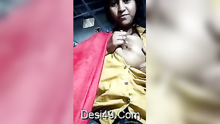 Spectators crave some porn and the pretty Desi lady flashes breasts | XXX Video on AllSex.XXX