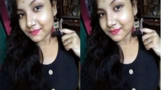 Sexually unsatisfied Desi girl focuses on energetic porn fingering