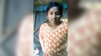 Solo porn video of the delectable Desi girl with extremely long hair