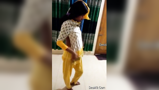 Lovers of porn can admire Desi housewife's twat in the close-up video | XXX Video on AllSex.XXX