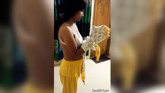 Lovers of porn can admire Desi housewife's twat in the close-up video | XXX Video on AllSex.XXX