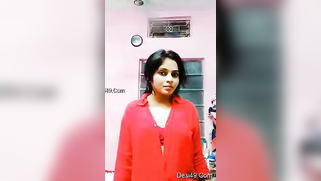 Flawless Desi woman unzips red blouse to impress porn perverts | XXX Video on AllSex.XXX