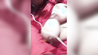 Desi woman can't enjoy porn action but she can expose succulent tits | XXX Video on AllSex.XXX