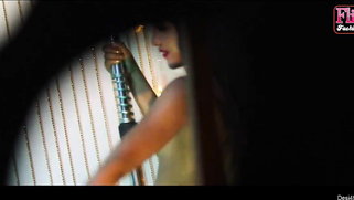 Desi porn model with sexy red lips performs a seductive dance | XXX Video on AllSex.XXX