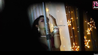 Desi porn model with sexy red lips performs a seductive dance | XXX Video on AllSex.XXX