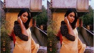 Amateur porn video where the Desi wench willingly shows big tits and pussy | XXX Video on AllSex.XXX