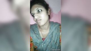 Brazen guy walks into the restroom to film porn video of Desi pissing | XXX Video on AllSex.XXX