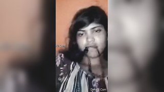 Desi girl takes an example from porn actresses and masturbates staying at home | XXX Video on AllSex.XXX