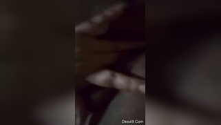 It's quarantine and the Desi lady entertains herself with porn videos | XXX Video on AllSex.XXX