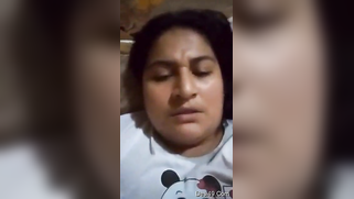 It's quarantine and the Desi lady entertains herself with porn videos | XXX Video on AllSex.XXX