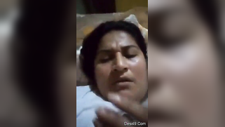 It's quarantine and the Desi lady entertains herself with porn videos | XXX Video on AllSex.XXX