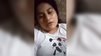 It's quarantine and the Desi lady entertains herself with porn videos | XXX Video on AllSex.XXX