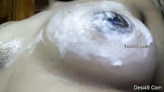 Amateur Desi slut with perky tits XXX masturbates using ice-cream | XXX Video on AllSex.XXX