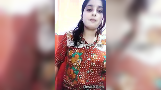 Webcam Desi babe undresses all nude showing XXX pussy and boobs