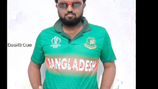 Lecherous XXX Desi brunette teases with a pair of natural boobs | XXX Video on AllSex.XXX