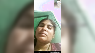 Horny male jerks off watching amateur Desi MILF's webcam XXX show