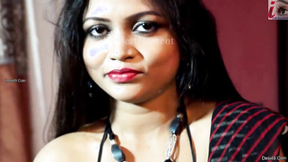 Erotic XXX show with seductive Desi model revealing her big tits | XXX Video on AllSex.XXX