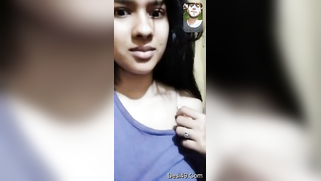 Huge natural tits of Desi webcam model make a man want XXX session