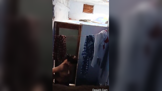 Amateur voyeur XXX camera catches sexy Desi babe taking a shower | XXX Video on AllSex.XXX