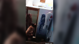 Amateur voyeur XXX camera catches sexy Desi babe taking a shower | XXX Video on AllSex.XXX