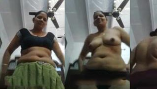 Cock-hungry Desi MILF puts her dress off revealing her XXX nudity