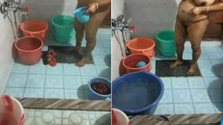 Desi fatty pours water on her nude body in front of the hidden cam | XXX Video on AllSex.XXX