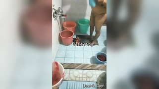 Desi fatty pours water on her nude body in front of the hidden cam | XXX Video on AllSex.XXX