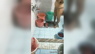 Desi fatty pours water on her nude body in front of the hidden cam | XXX Video on AllSex.XXX