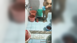 Desi fatty pours water on her nude body in front of the hidden cam | XXX Video on AllSex.XXX