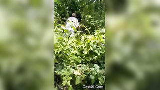 Voyeur catches mature Desi couple XXX ready to fuck in the woods | XXX Video on AllSex.XXX