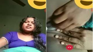 Mature Desi bitch teases her wet XXX pussy in close-up webcam show