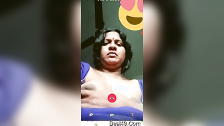 Mature Desi bitch teases her wet XXX pussy in close-up webcam show | XXX Video on AllSex.XXX